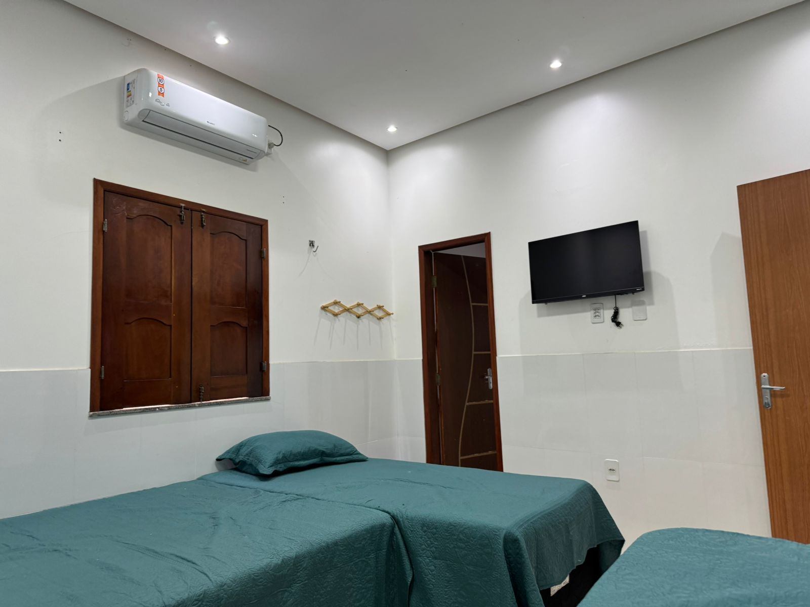 Quarto com ar-condicionado e camas na Casa Barreirinhas